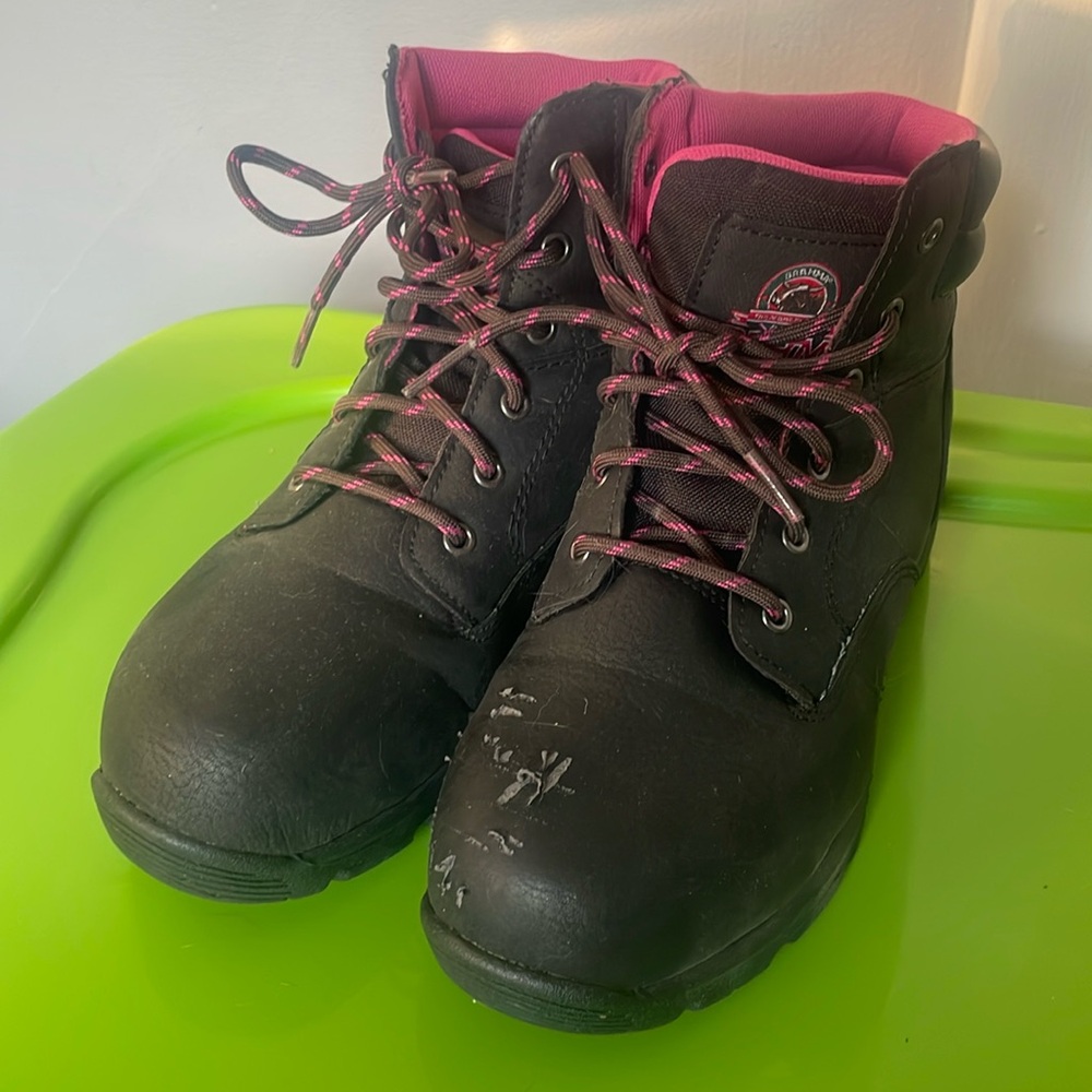 Brahma Women’s Size 6 pink and black steel toe slip resistant boots Gorpcore